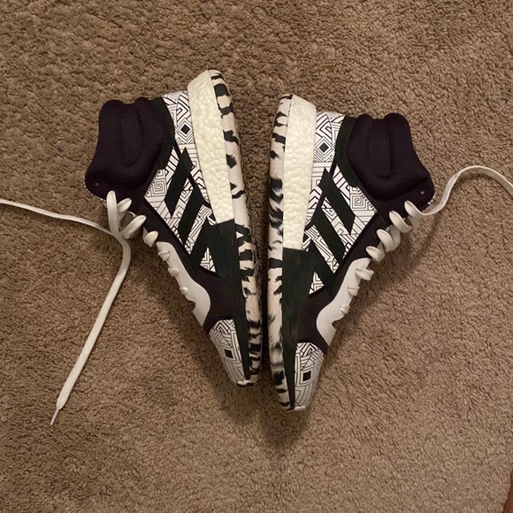 Adidas’s. - Picture 3 of 9